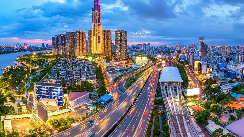 Khám phá hành trình của 8 tỷ phú USD Việt và dấu ấn của các doanh nghiệp tư nhân trong phát triển đô thị, công nghiệp và cuộc đua toàn cầu.