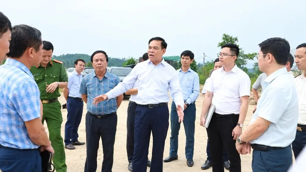 Chủ tịch UBND tỉnh Nghệ An yêu cầu 9 mỏ cát dọc sông Lam tạm dừng hoạt động để hoàn thiện hệ thống camera giám sát theo quy định.