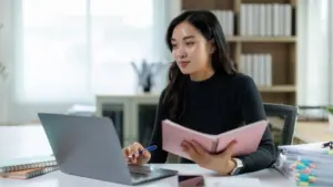 Làm việc có tâm giúp nâng cao hiệu quả và uy tín, nhưng cần kết hợp với ý nghĩa công việc và sức khỏe để phát triển bền vững.