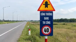 Nghệ An được đề nghị rà soát, tháo dỡ biển báo giới hạn tốc độ 40km/h trên đường ven biển tại những đoạn đã hoàn thành hoặc ngừng thi công.