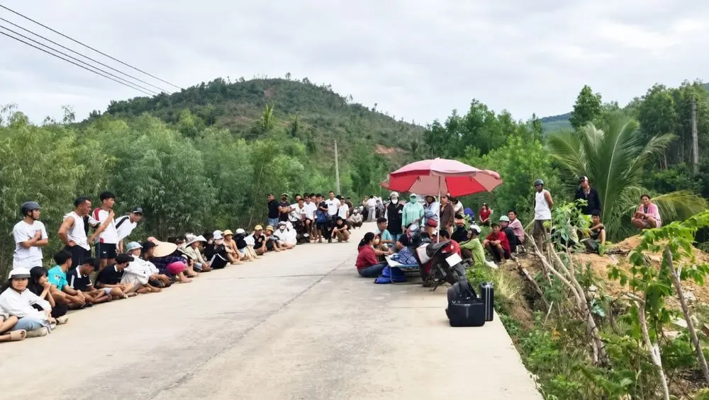Cha giao xe máy cho con gái lớp 9, hai nữ sinh gặp nạn khiến 1 em tử vong, người cha bị khởi tố. Xem chi tiết vụ việc và hiện trường.