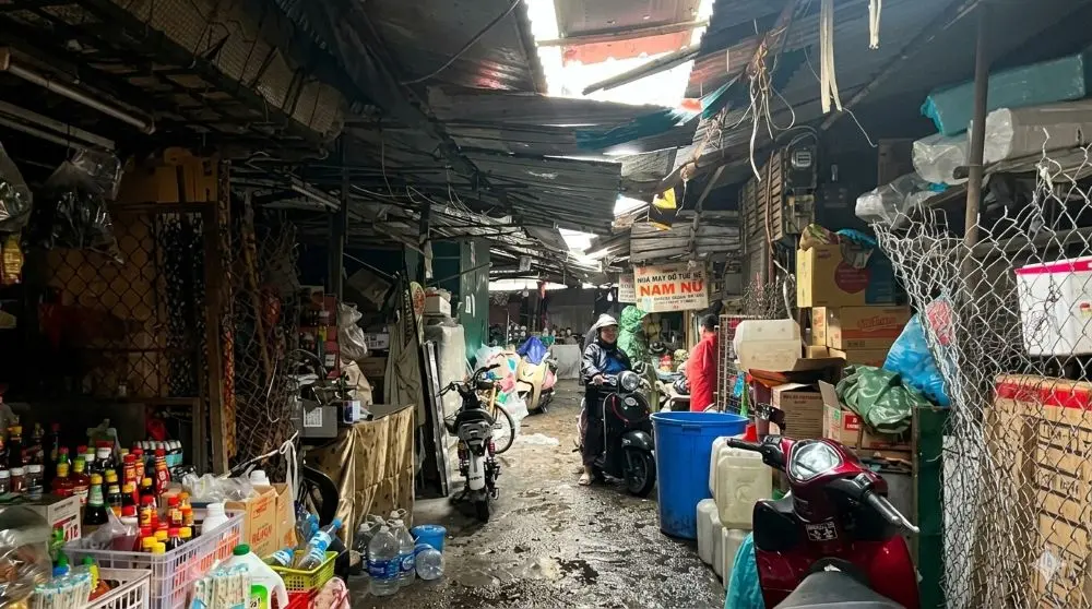 Chợ Kim Liên sẽ được xây dựng mới thành chợ dân sinh, dự kiến có khoảng 194 quầy, trong khi tiểu thương được hỗ trợ tìm nơi kinh doanh tạm.