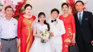 Chuyện tình của Phan Thị Phương, cô gái Quảng Ninh cao 1,28m và chồng cao 1,43m, gây xúc động bởi sự đồng cảm và hành trình xây dựng hạnh phúc