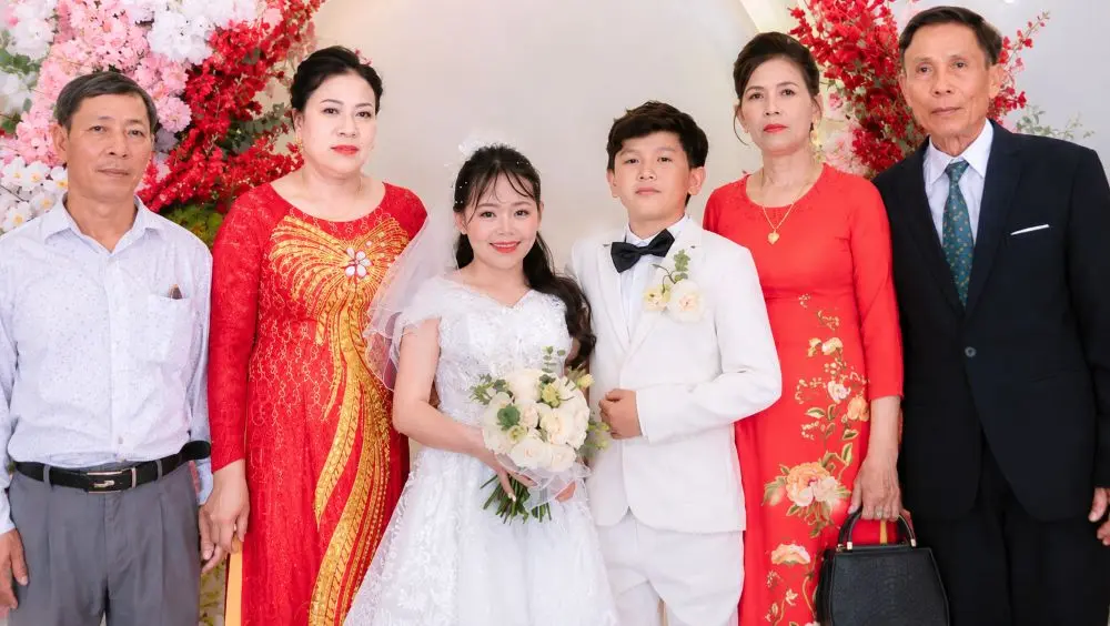 Chuyện tình của Phan Thị Phương, cô gái Quảng Ninh cao 1,28m và chồng cao 1,43m, gây xúc động bởi sự đồng cảm và hành trình xây dựng hạnh phúc