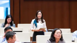 Đại biểu Nguyễn Thu Xanh chỉ ra lỗ hổng trong quản lý an toàn thực phẩm từ vụ kẹo Kera và gần 600 loại sữa bột giả dành cho nhóm người dễ tổn thương.