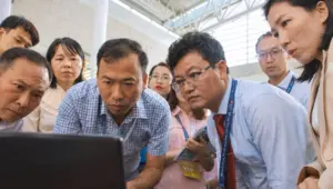 Đánh giá học sinh trong thời AI cần thay đổi, chú trọng tư duy, khả năng kiểm chứng thông tin và năng lực làm việc độc lập. Xem ngay những đề xuất mới.