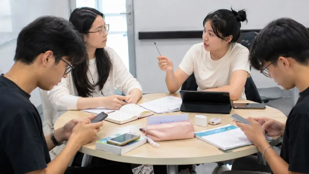 Điểm cao chưa chắc phản ánh đúng năng lực sinh viên. Vì sao cần đổi mới cách đánh giá để xác định thực chất kết quả học tập?
