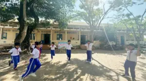 Đạo đức học đường cần được củng cố bằng kỷ cương, giáo dục kỹ năng ứng xử và sự phối hợp giữa gia đình, nhà trường để ngăn ngừa bạo lực.