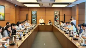 Đề xuất hai mô hình nuôi con nuôi nhằm làm rõ quyền thừa kế giữa cha mẹ đẻ và con, bảo vệ quyền lợi trẻ em.