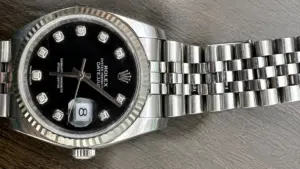 Công an phường Cầu Giấy tìm chủ nhân đồng hồ Rolex do người dân nhặt được và giao nộp. Ai đã đánh rơi tài sản này?