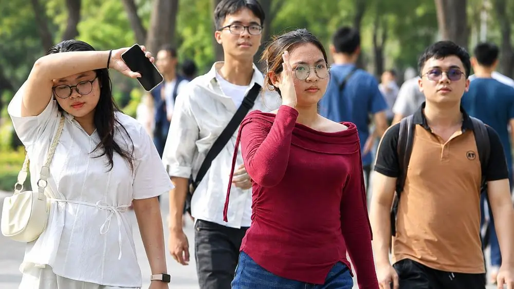 Dự báo thời tiết ngày 14/10/2026: Miền Bắc tiếp tục nắng hanh, trong khi Trung Bộ có mưa lớn. Cập nhật diễn biến thời tiết mới nhất.