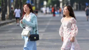 Dự báo thời tiết ngày 13/10/2026: Miền Bắc nắng hanh khô, Trung Bộ giảm mưa, Nam Bộ có mưa giông vào chiều tối.