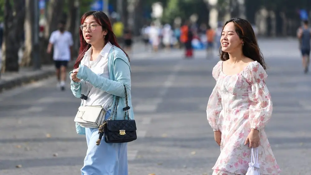 Dự báo thời tiết ngày 13/10/2026: Miền Bắc nắng hanh khô, Trung Bộ giảm mưa, Nam Bộ có mưa giông vào chiều tối.