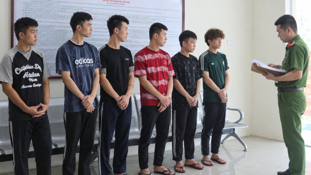 Công an Thái Nguyên khởi tố 10 bị can liên quan đường dây đánh bạc trực tuyến, sử dụng 40 tài khoản ngân hàng giao dịch hơn 1.000 tỷ đồng.