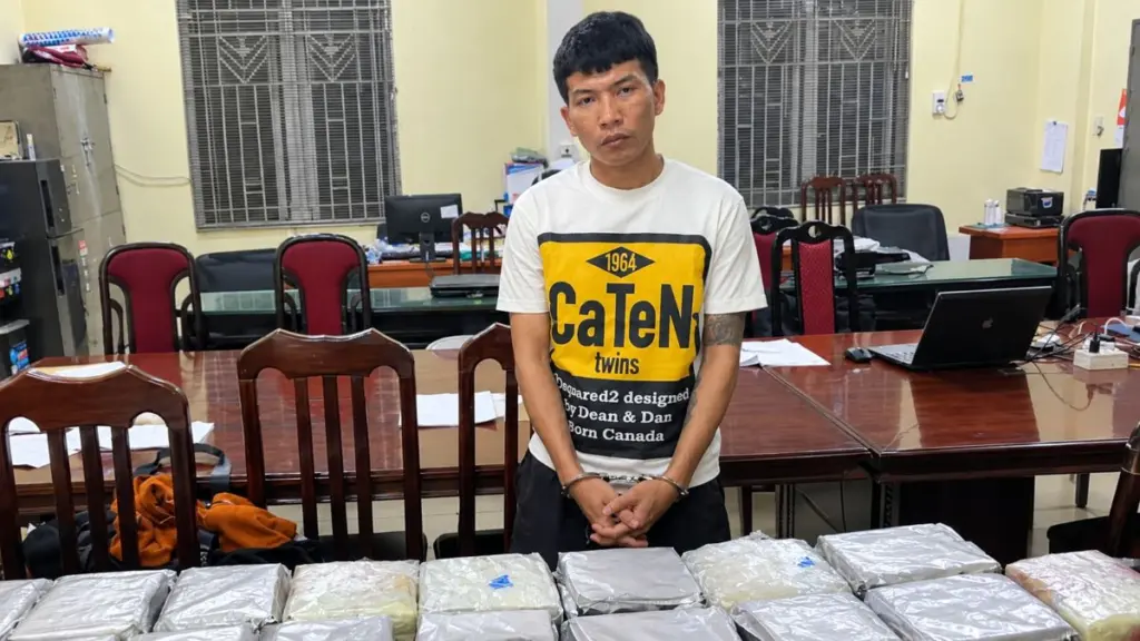 Triệt phá đường dây ma túy xuyên quốc gia, bắt giữ 3 đối tượng, thu giữ 55kg ma túy đá vận chuyển từ Lào về Việt Nam.