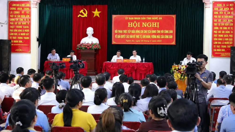 Hàng trăm học sinh ở Nghệ An nghỉ học do phụ huynh phản đối giải thể điểm trường. Công an đã mời 2 phụ huynh làm việc.