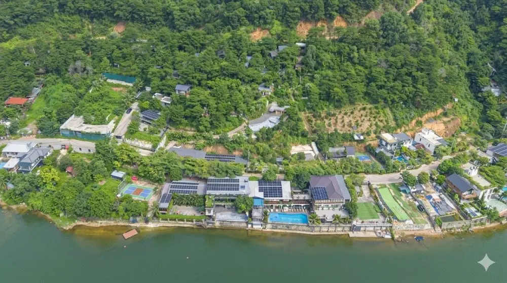 Hồ Đồng Đò đối mặt với những thay đổi khi các khối bê tông phủ lên cảnh quan, gợi lại ký ức về khu vực Khai Sơn.