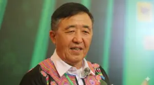 Ông Hoàng A Sở ở Sơn La chuyển từ trồng ngô, sắn sang cây ăn quả, xây dựng mô hình 8 ha cho thu nhập hàng tỷ đồng mỗi năm.