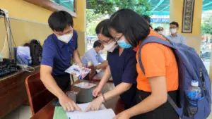Ba học sinh ở TPHCM mắc não mô cầu nhóm B, một em tử vong. Bác sĩ cảnh báo dấu hiệu nguy hiểm và cách phòng ngừa bệnh.