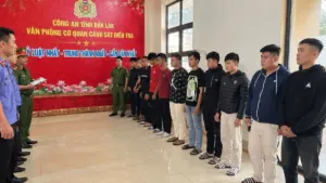 Vụ 13 người, trong đó có 2 sinh viên, bị khởi tố tại Đắk Lắk vì gây rối trật tự công cộng sau vụ đánh nhau trên đường phố.