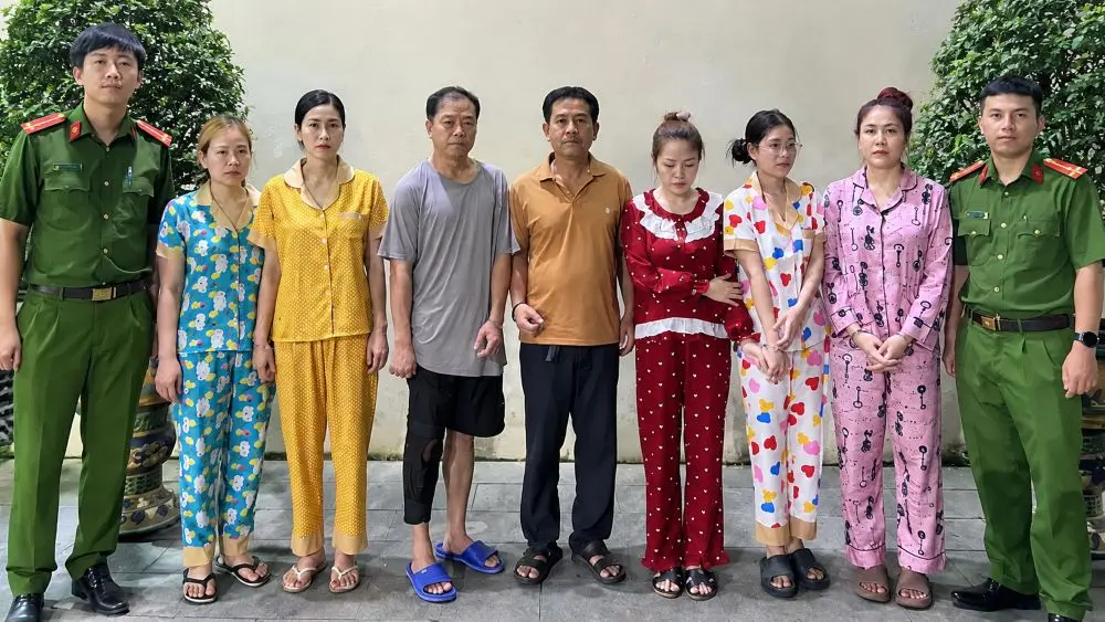 Công an TP.HCM khởi tố 26 bị can liên quan đường dây môi giới mại dâm tại quán karaoke và cá độ bóng đá qua mạng quy mô lớn.