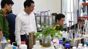 Khởi tố 28 bị can thuộc 4 bộ, ngành liên quan hành vi sửa số liệu quan trắc từ “Không đạt” thành “Đạt”. Vụ án đang được điều tra mở rộng.