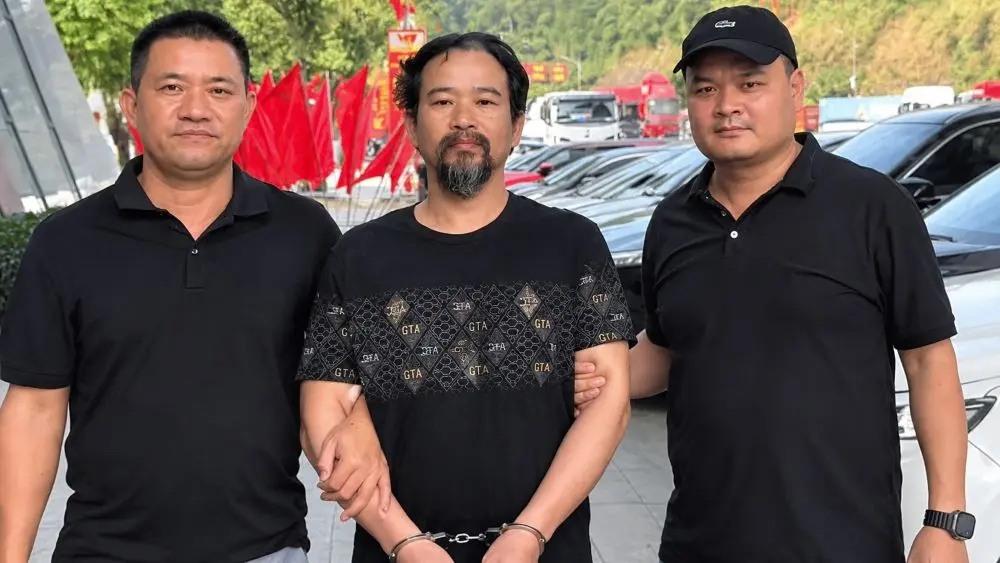 Lò Văn Lập bị bắt tại Cửa khẩu Hữu Nghị sau 15 năm trốn truy nã ở Trung Quốc về hành vi trộm cắp tài sản.