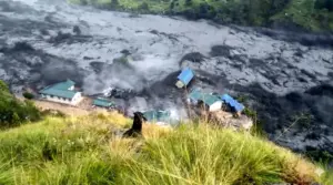 Lũ quét ở Nepal cuốn trôi 45 ngôi nhà, làm hư hại nhiều công trình. Lực lượng cứu hộ đã giải cứu được 82 người sau thiên tai.