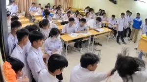 Vụ nam sinh đánh cô giáo tại Hà Nội gióng lên hồi chuông cảnh báo về bạo lực học đường và đặt ra vấn đề xử lý pháp lý với người chưa thành niên.