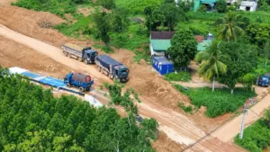 Đoàn xe chở đất phục vụ cao tốc Vinh - Thanh Thủy có dấu hiệu né trạm cân, đặt ra yêu cầu siết chặt quản lý tài nguyên tại Nghệ An.