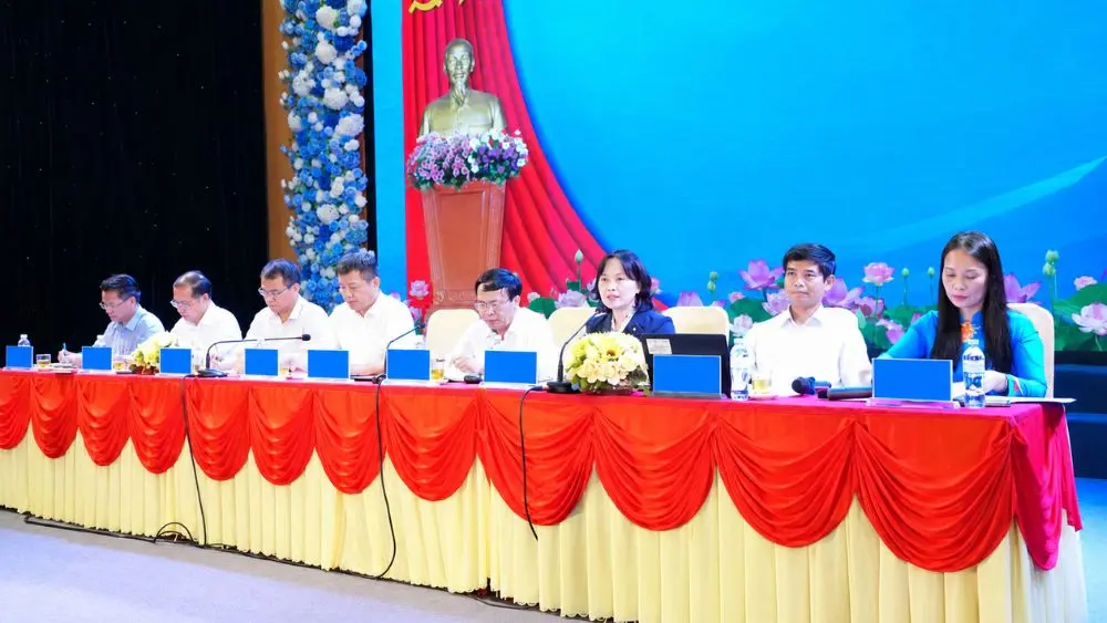 Nghệ An tổ chức đối thoại với nữ lãnh đạo doanh nghiệp, hợp tác xã, lắng nghe kiến nghị và tháo gỡ khó khăn trong sản xuất, kinh doanh.