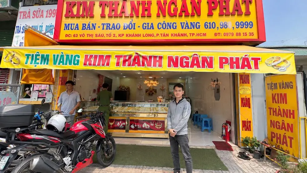 Công an TPHCM bắt Nguyễn Minh Đắc sau khoảng 40 phút tiếp nhận trình báo vụ dùng dao khống chế chủ tiệm vàng ở phường Tân Khánh.