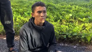 Nguyễn Trung Quốc, đối tượng truy nã đặc biệt nguy hiểm về tội cướp tài sản, bị công an An Giang bắt giữ khi cùng đồng bọn trộm dây điện.