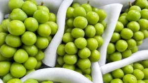 Nho sữa Trung Quốc được rao bán chỉ 22.500 đồng/kg. Vì sao loại trái cây này có giá rẻ bất ngờ tại thị trường Việt Nam?