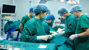 Bệnh viện Phổi Nghệ An thực hiện thành công nội soi gây mê sinh thiết màng phổi, giúp xác định nguyên nhân tràn dịch và định hướng điều trị.