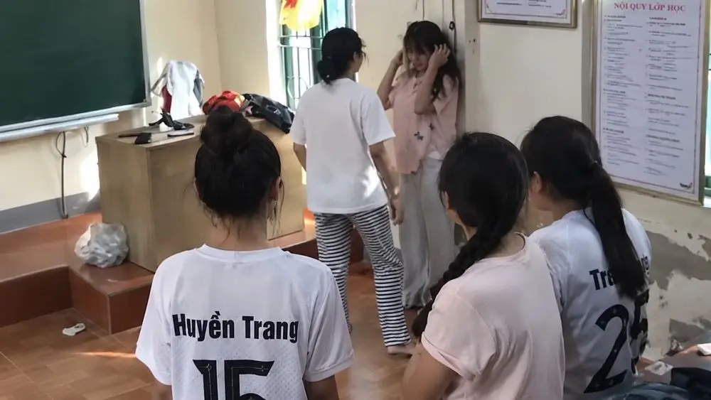 Vụ nữ sinh bị đánh khi tập văn nghệ, quay clip đăng lên mạng xã hội khiến dư luận quan tâm. Công an vào cuộc xác minh, làm rõ vụ việc.