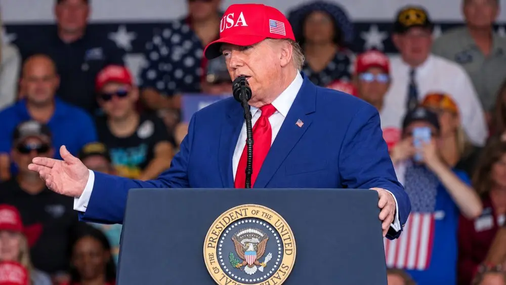 Ông Trump giải thích quyết định miễn trừ cấm vận Nga, cho biết không muốn gây trở ngại cho các cuộc đàm phán hòa bình Nga - Ukraine.