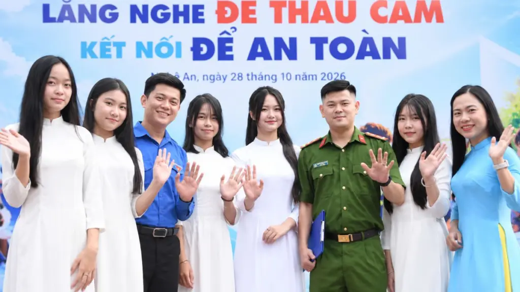 Phòng chống bạo lực học đường cần sự đồng hành của thầy cô. Cùng tìm hiểu cách giúp học sinh nhận diện nguy cơ, chủ động chia sẻ và tìm kiếm hỗ trợ.