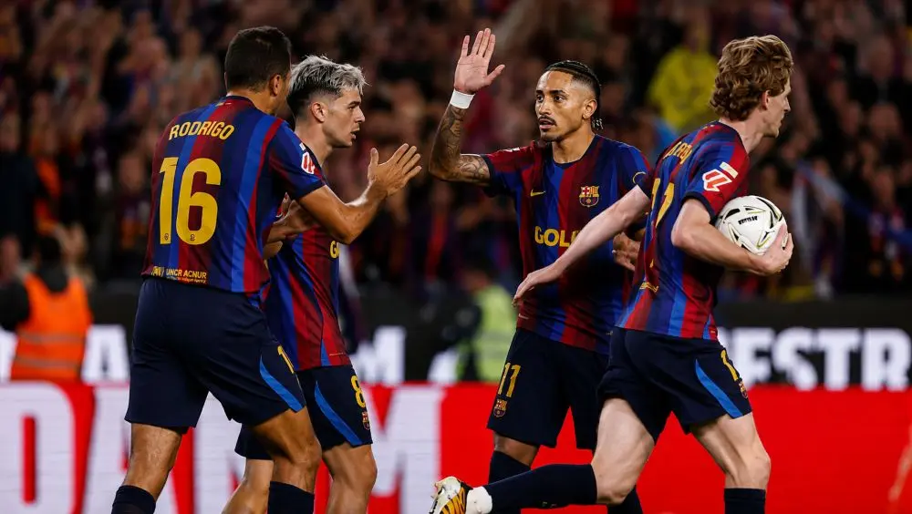 Real Madrid thắng Barcelona 2-1 ở Siêu kinh điển, dù Raphinha ghi bàn gỡ hòa. Khám phá diễn biến trận đấu và cú đúp quyết định của Mbappe.