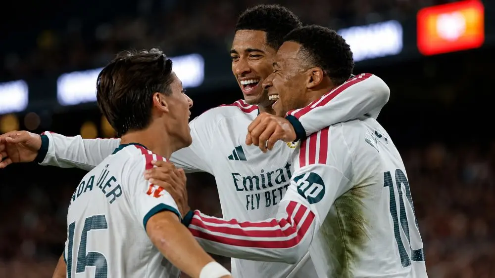 Real Madrid đánh bại Barcelona 2-1 ở Siêu kinh điển nhờ cú đúp của Mbappe. Xem khoảnh khắc ăn mừng bàn mở tỷ số của đội bóng Hoàng gia.