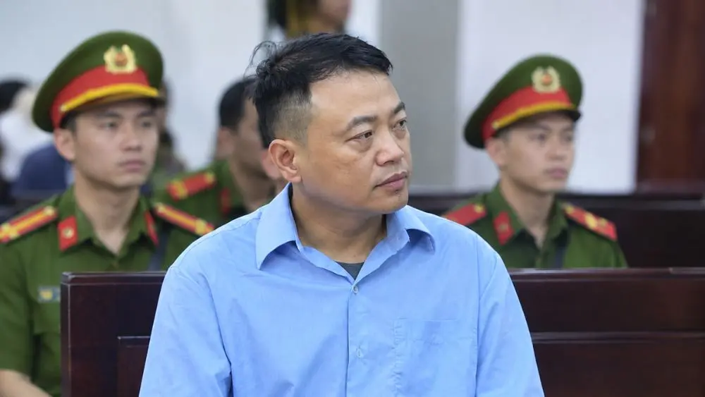 Cơ quan điều tra đề nghị truy tố ông Nguyễn Hòa Bình (Shark Bình) và 12 người liên quan về ba tội danh trong vụ án tại hệ sinh thái NextLand.