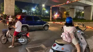 Thanh giới hạn chiều cao trên đường Lý Sơn, Hà Nội, rơi trúng tài xế xe ôm công nghệ sau va chạm với xe container. Xem chi tiết vụ việc.