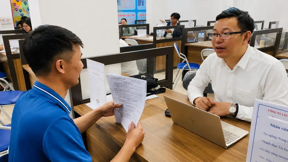 Khoảng 1,6 triệu thanh niên không có việc làm, không học tập, đào tạo, đặt ra yêu cầu tăng cường hướng nghiệp và kết nối việc làm.