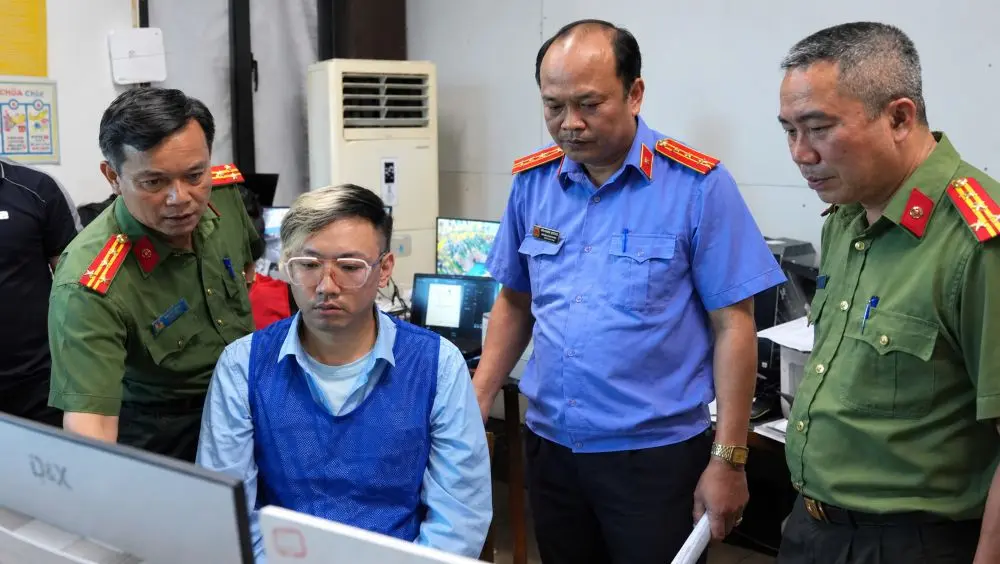 Công an tỉnh Thanh Hóa triệt phá đường dây lừa đảo xuyên quốc gia tại khách sạn, bắt giữ 118 đối tượng thuộc nhiều quốc tịch.