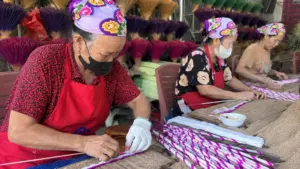 Nghệ An tháo gỡ vướng mắc, đẩy nhanh tiến độ chương trình mục tiêu quốc gia; mô hình trồng cây rễ hương tại Quỳ Châu góp phần tạo sinh kế cho người dân.